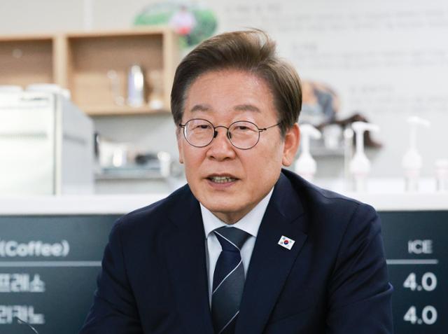 이재명 대통령이 13일 경기도 파주시 장단면 행정복지센터에서 열린 주민 간담회에서 발언하고 있다. 뉴시스