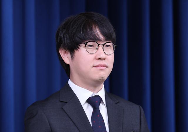 15일 서울 용산구 대통령실 청사에서 열린 인선 관련 브리핑에서 AI미래기획수석에 임명된 하정우 네이버AI혁신센터장이 참석하고 있다. 뉴스1