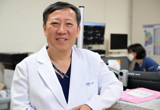 지난달 9일 강원 영월군 영월의료원에서 만난 조승연 전 인천의료원장은 "윤석열 정부의 의료개혁에는 공공의료가 빠져 있다"고 지적하며 "새 정부가 지역 간 의료 격차 해소를 위해 공공의료를 무기로 삼아야 한다"고 조언