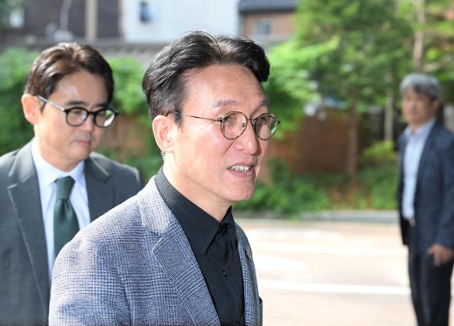 김민석 국무총리 후보자가 18일 서울 종로구 통인통 금감원연수원에 마련된 청문회 준비단 사무실로 출근하고 있다. 홍인기 기자