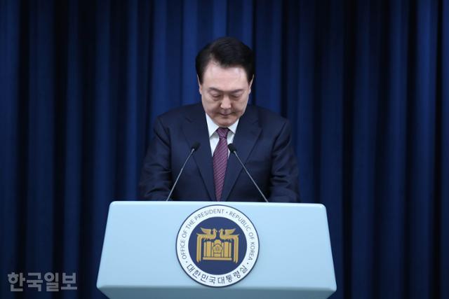 윤석열 당시 대통령이 2023년 11월 29일 서울 용산 대통령실청사 브리핑룸에서 2030엑스포 부산 유치 실패와 관련해 발언하고 있다. 서재훈 기자
