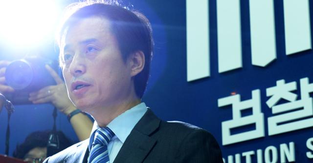 조은석 특별검사가 21일 김용현 전 국방부 장관 측 이의 신청을 반박하는 취지의 의견서를 법원에 제출했다. 사진은 조 특검이 대검찰청 형사부장 재직 당시 서울 서초구 대검찰청에서 세월호 침몰사고 최종 수사결과를 발표