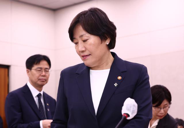 송미령 농림축산식품부 장관이 25일 서울 여의도 국회에서 열린 농림축산식품해양수산위원회 전체회의에 출석하고 있다. 뉴스1