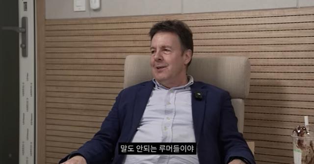 <b>로버트 할리</b>, 유튜브서 루머 직접 부인 "난 동성애자 아냐"
