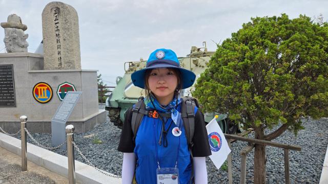 재향군인회 국토대장정에 참가하기 위해 호주 퍼스에서 한국을 찾은 이희주양이 24일 강원 고성통일전망대에서 출발을 준비하고 있다. 재향군인회 제공