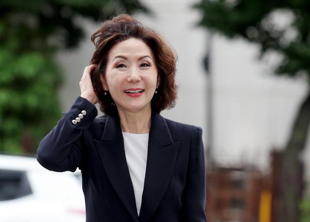 이진숙 교육부 장관 후보자가 30일 오전 서울 여의도 한국교육시설안전원에 마련된 인사청문회 준비 사무실로 출근하고 있다. 뉴시스