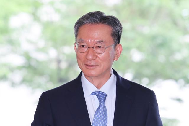 정성호 법무부 장관 후보자가 1일 오전 서울 종로구 적선현대빌딩에 마련된 인사청문회 준비단 사무실로 출근하고 있다. 뉴시스
