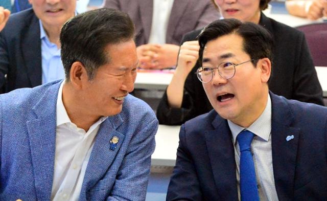 정청래 '당심' 치고 나가자, 박찬대 '여의도 민심' 챙기기... 관건은 '명심'