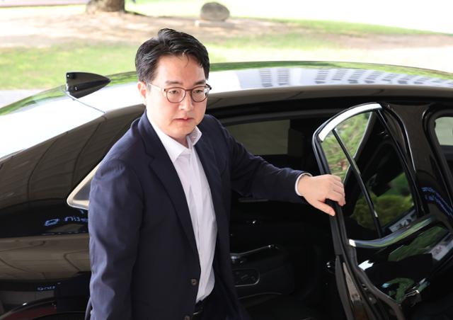 심우정 검찰총장이 지난달 19일 오전 서울 서초구 대검찰청으로 출근하고 있다. 뉴스1