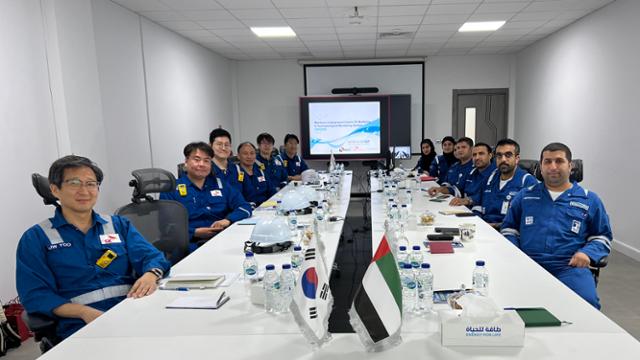 한국석유공사와 아랍에미리트(UAE) 국영석유회사 ADNOC 간 지하공동 운영단계 기술용역 착수회의가 2일 UAE 아부다비에 위치한 ADNOC 본사에서 열렸다. 이날 회의에는 박원우 석유공사 비축운영팀 차장(왼쪽줄 앞