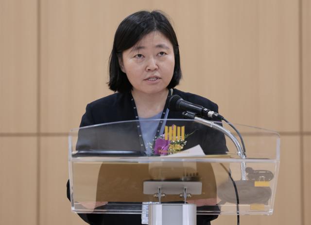 임은정 신임 서울동부지검장이 4일 서울 송파구 서울동부지검 청사에서 열린 취임식에서 취임사를 하고 있다. 연합뉴스