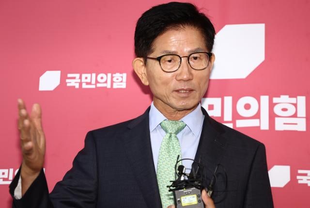 김문수 이어 조경태도 국민의힘 전대 출마 무게... 한동훈의 선택은?
