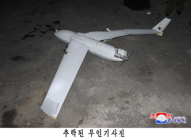 지난해 10월 19일 북한이 "평양에서 한국군의 드론과 동일 기종인 무인기 잔해를 발견했다"고 주장하며 공개한 사진. 연합뉴스