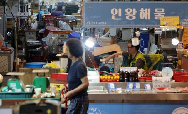 가계 여윳돈 93조 '최대 수준'…신규 입주 줄고 소비도 꺾여서