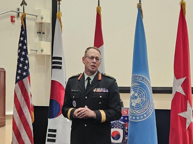 <b>유엔사</b> 부사령관 "<b>평양 무인기</b> 의혹 계속 조사 중"