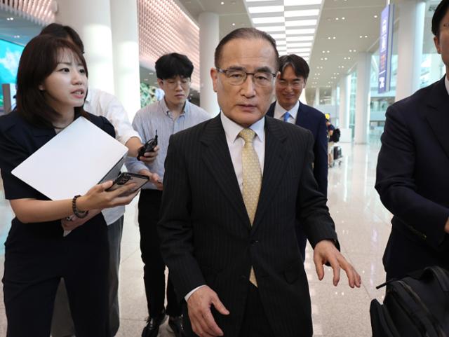 통상·안보 현안을 논의하기 위해 미국을 방문했던 위성락 국가안보실장이 9일 인천국제공항 제2터미널을 통해 귀국하고 있다. 연합뉴스