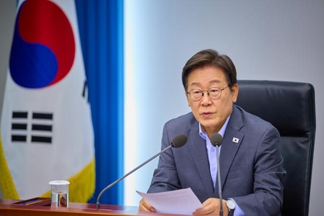 이 <b>대통령</b>, 첫 NSC 주재..."남북 평화 공존이 <b>안보</b> 위한 가장 현실적 선...