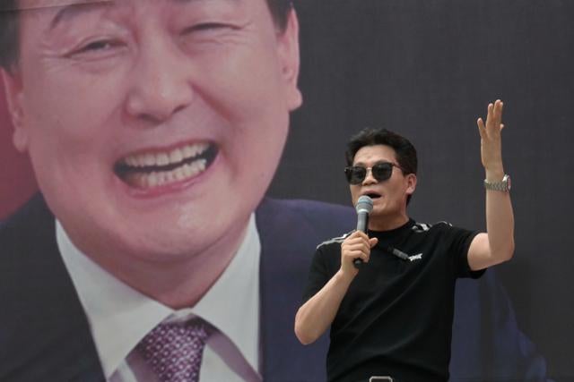 <b>전한길</b> 국민의힘 입당 <b>논란</b>… 김용태 "계엄옹호 세력 얼씬도 못하게 해...