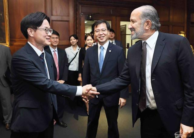 미 상무장관 "<b>한국</b> 관리, 나 만나러 <b>스코틀랜드</b> 날아와…<b>협상</b>타결 원해...