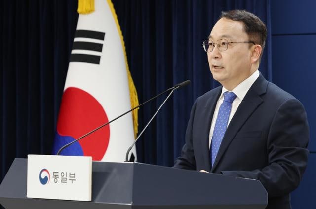 통일부 "<b>북한 주민 시신</b> 안치 중... 내달 5일 판문점 통해 인도 예정"
