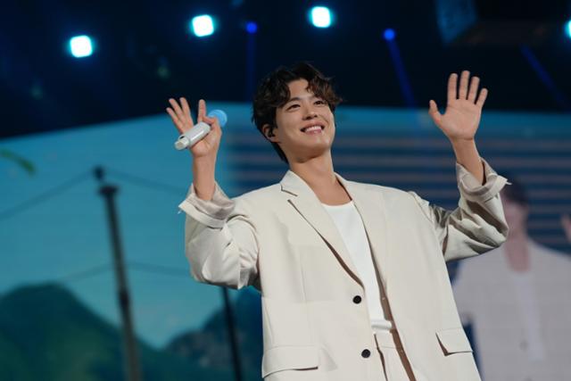 박보검, 日 <b>팬미팅</b> 양일 전석 매진… <b>김소현</b>·<b>이상이</b> 지원사격