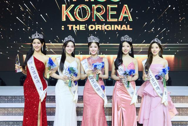 5일 글로벌이앤비(GLOBAL E&B)가 주최하는 제69회 미스코리아 선발대회 본선이 서울 강남구 코엑스 오디토리움에서 개최됐다. 사진은 (왼쪽부터 차례로) 제69회 미스코리아 '재' 이서현·'선' 김보금·'진' 정