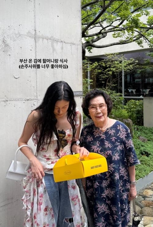 조국 전 조국혁신당 대표의 딸 조민(왼쪽)씨가 12일 인스타그램에 올린 휴가 사진. 오른쪽은 조 전 대표의 모친이다. 인스타그램 캡처