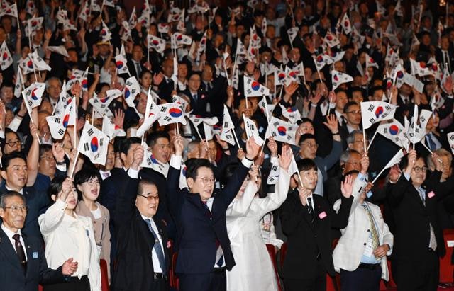 이진숙 이어 김형석을 어찌할꼬... 커지는 대통령실의 고심