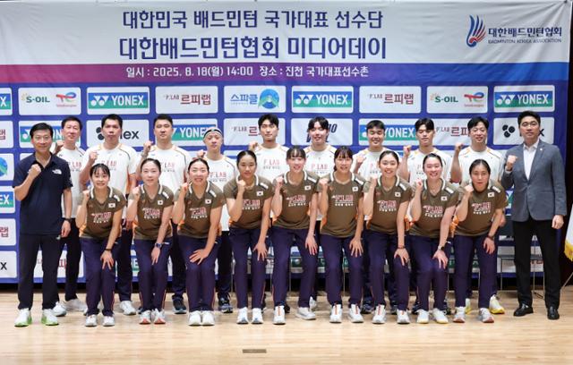 영광의 땅 향하는 <b>안세영</b> "파리에서 항상 좋은 성적...무릎 걱정은 NO"