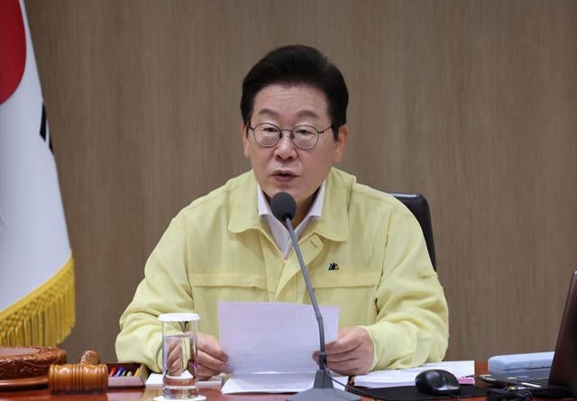 이 대통령 "언론의 고의적 왜곡 보도, 책임 물어야"... 野 "가짜뉴스 김어준씨부터 처벌"