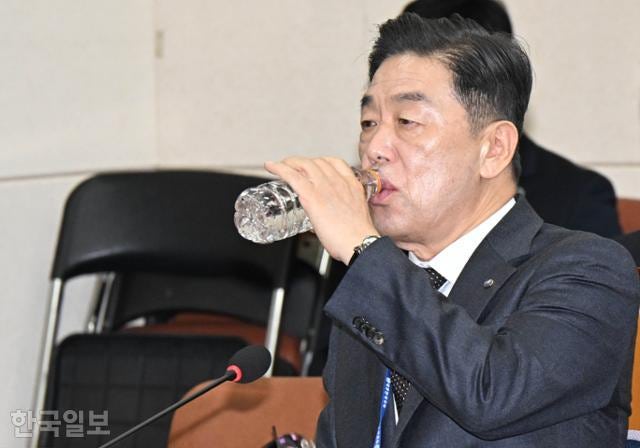"김형석·이진숙 물러나야" 효과 없는 사퇴 압박만...'임기 일치법'이 해법