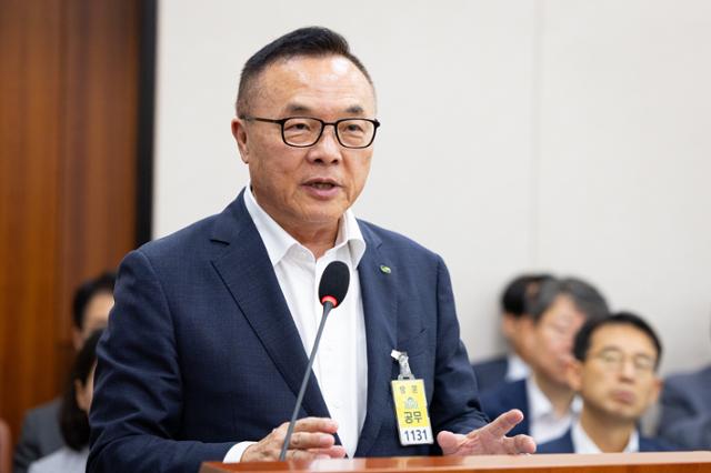 황주호 한국수력원자력 사장이 19일 서울 여의도 국회에서 열린 제428회 국회(임시회) 산업통상자원중소벤처기업위원회 제2차 전체회의에 출석해 의원 질의에 답하고 있다. 뉴스1