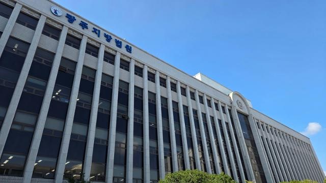 두 아들 바다에 몰아넣고 혼자 탈출 가장 선처 탄원…판사 "제정신이냐" 호통