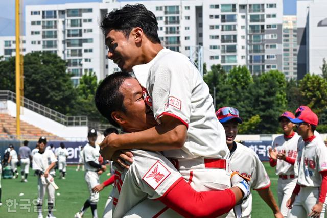 [봉황대기]군산상일고, 감독 부재에도 연장 접전 이겨내고 8강 진출