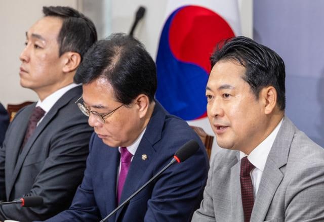 국힘 지도부 '찬탄 청산' 놓고 첫날부터 파열음… 장동혁은 "미래로" 외치며 수위 조절