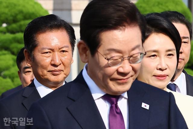 [단독] 이 대통령 "나도 가짜뉴스 피해자"... 與 지도부 만나 '징벌 손배' 도입 강조