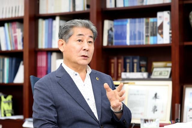정해권 인천시의회 의장 "지방의회법 제정 국정과제 포함 환영... 17개 시도의회와 힘 모을 것" [광역의회 의장에게 듣는다]