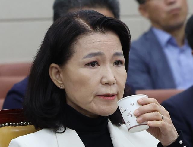 與 '이진숙 겨냥' 두 개의 칼 뽑았다... 직권면직 검토에 방통위 해체