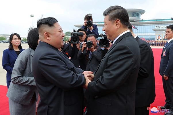 '中 열병식 참석' 김정은, 방중 목표에 따라 남한에는 '양날의 검'