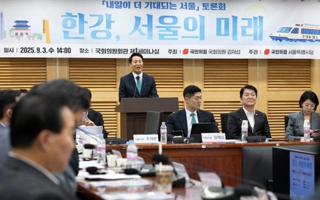 한강버스 공세에 적극 방어 나선 오세훈... "한강의 역사, 이전과 달라질 것"