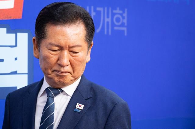 <b>정청래</b>, 최강욱 2차 가해 논란에 "당 대표해 진심으로 사과... 기강 확립...
