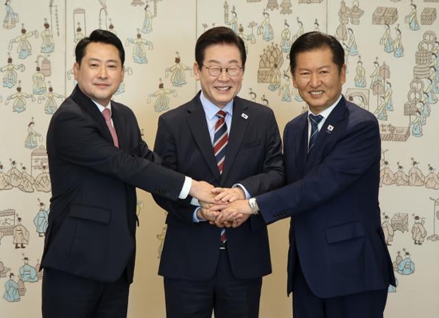 [사설] 첫발 뗀 정치 복원, 상호 존중이 국정 성과 지름길