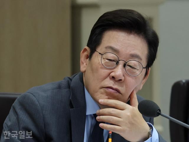 이 대통령 "노조원 자녀 특채, 불공정의 대명사"... 고용 세습 비판