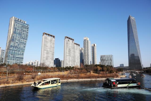 뚫린 옥상·열린 창문… '자살 배리어'에 무관심한 '자살 공화국'