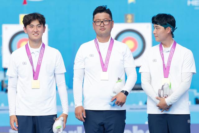 한국 남자 양궁, 장비 고장·순서 변경에도 꿋꿋이&#160;세계선수권 단체전 '금메달' 3연패