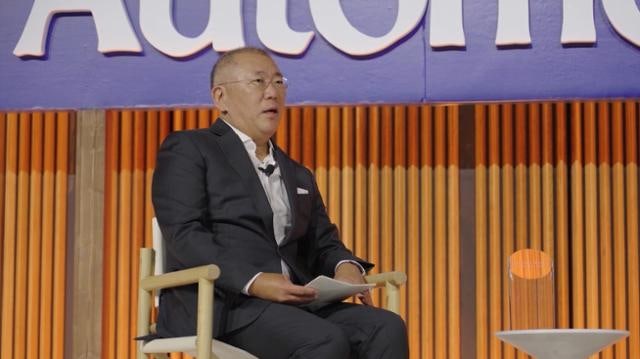 정의선 회장 <b>구금</b> 사태 첫 발언 "한국 <b>근로자</b>들 <b>귀국</b> 소식에 안도"