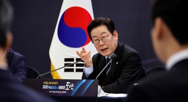 이 대통령, <b>순직 해경</b> 사건에 "<b>외부</b> 기관이 독립적 <b>조사</b>하라" 지시