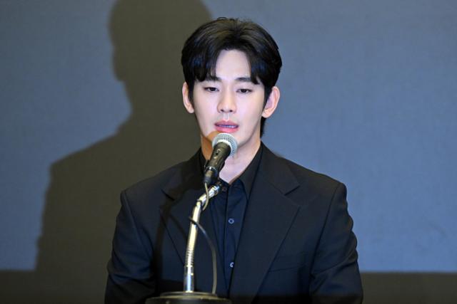 <b>김수현 소속사</b>, <b>정산</b> 의혹 일자 "위법 사항 없어" 반박