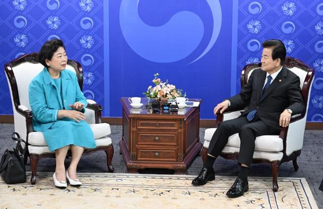 정동영, 20년 만에 현정은 만나 "北 <b>원산</b>-<b>금강산 연계 관광</b> 실현되길"