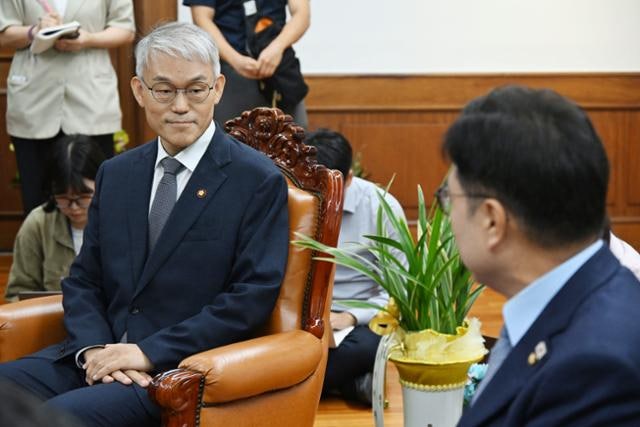 '조희대 때리기'로 변질된 개혁논의, 법관들이 직접 답한다